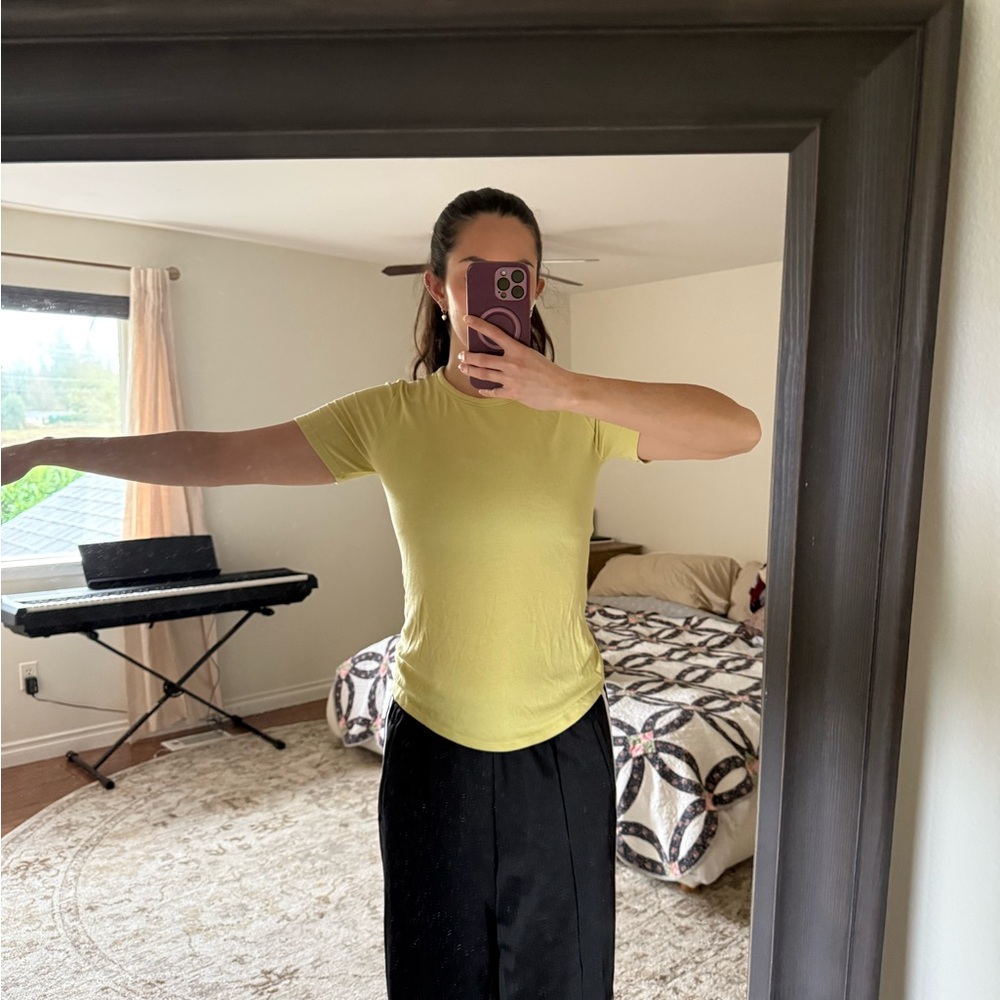 Lululemon Athletica Yellow Short Sleeve Tee